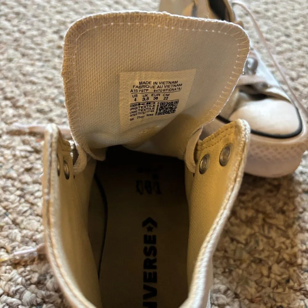 Converse Chuck Taylor All Star High Top Kids Sneakers Size 4
